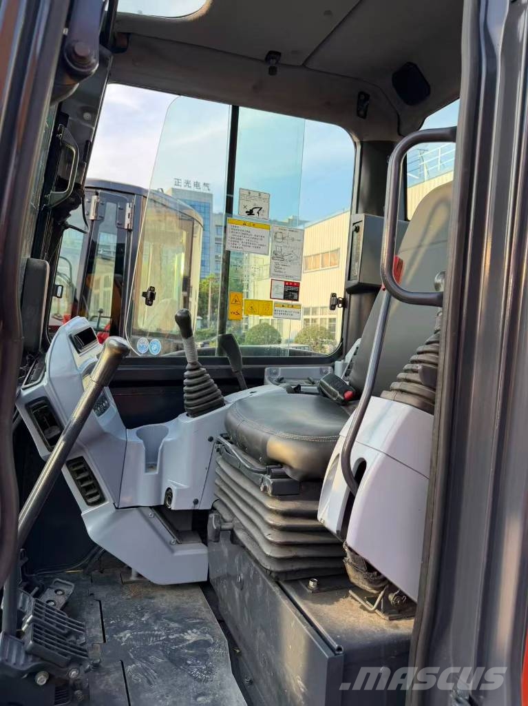 Kubota KX163 Гусеничні екскаватори