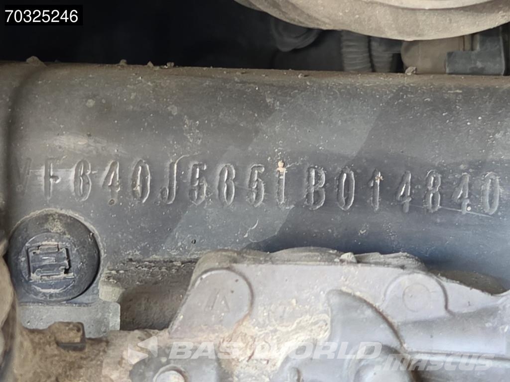 Renault D 240 D 4X2 12tons 1500kg tailgate Automatic Euro شاحنات ذات هيكل صندوقي
