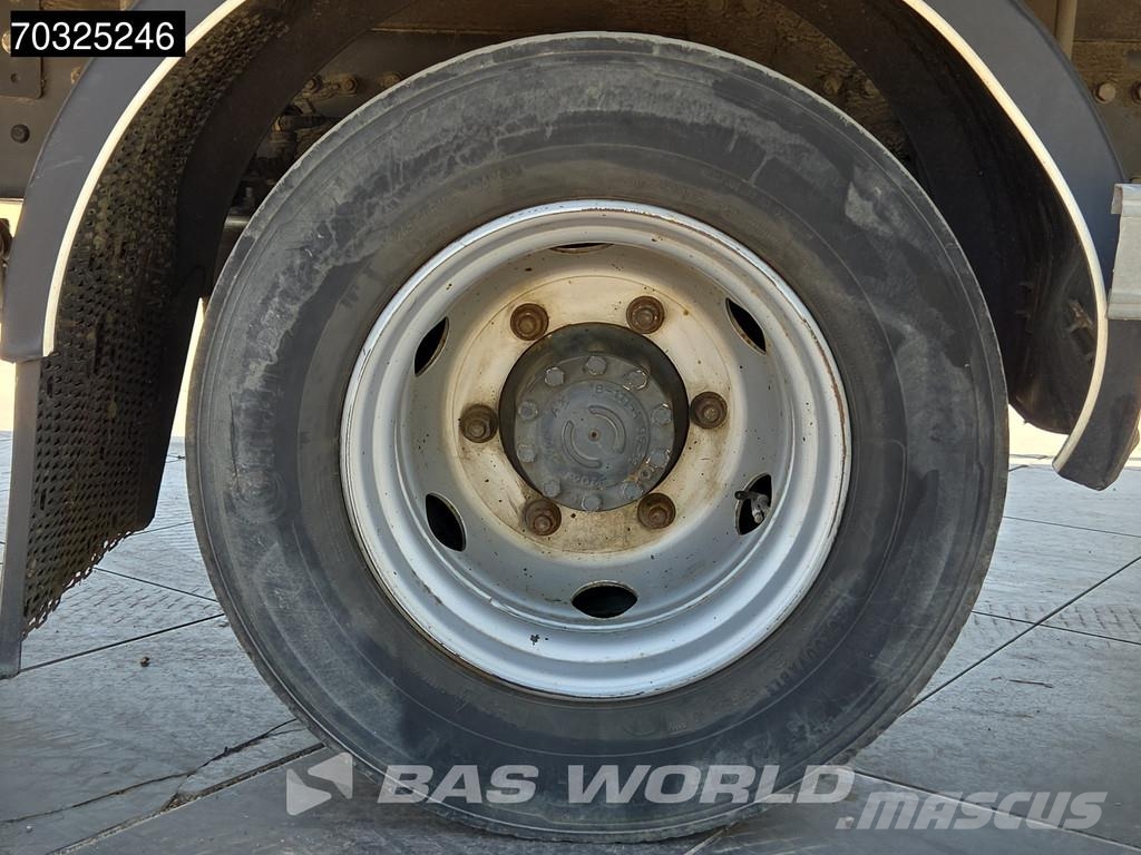 Renault D 240 D 4X2 12tons 1500kg tailgate Automatic Euro شاحنات ذات هيكل صندوقي