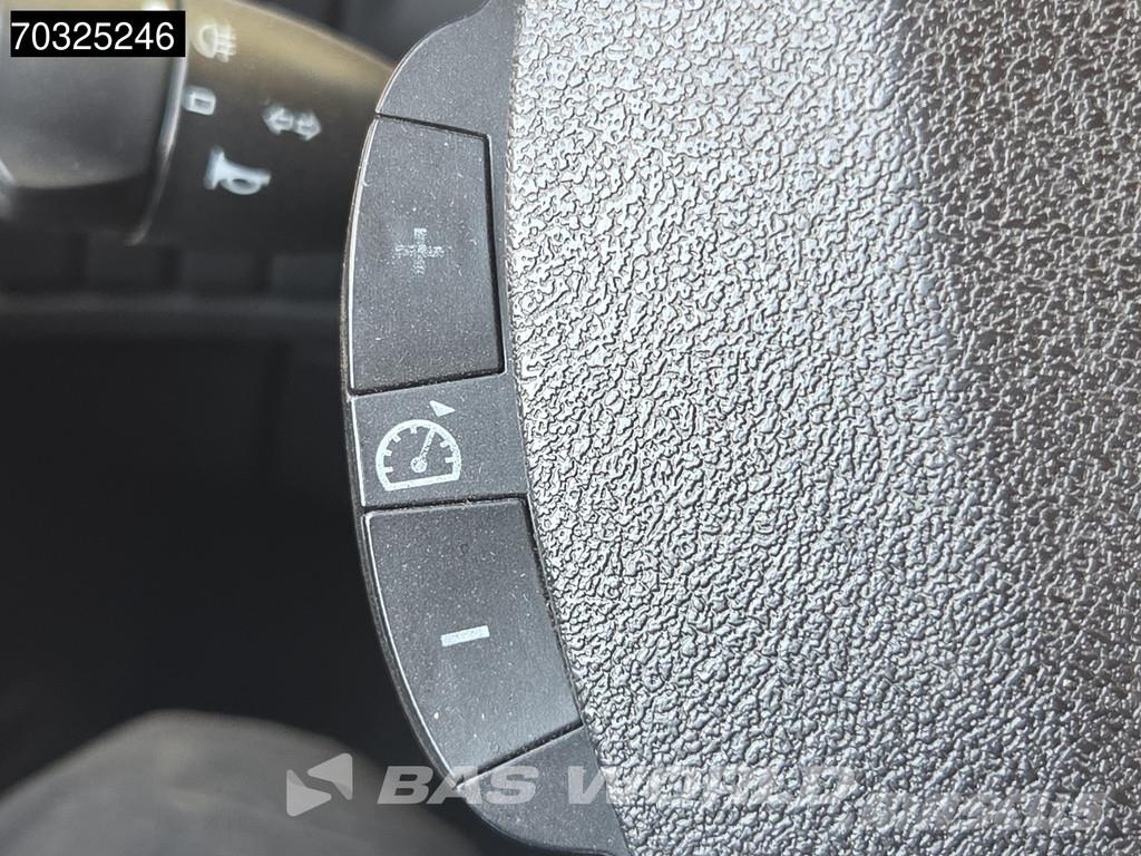 Renault D 240 D 4X2 12tons 1500kg tailgate Automatic Euro شاحنات ذات هيكل صندوقي