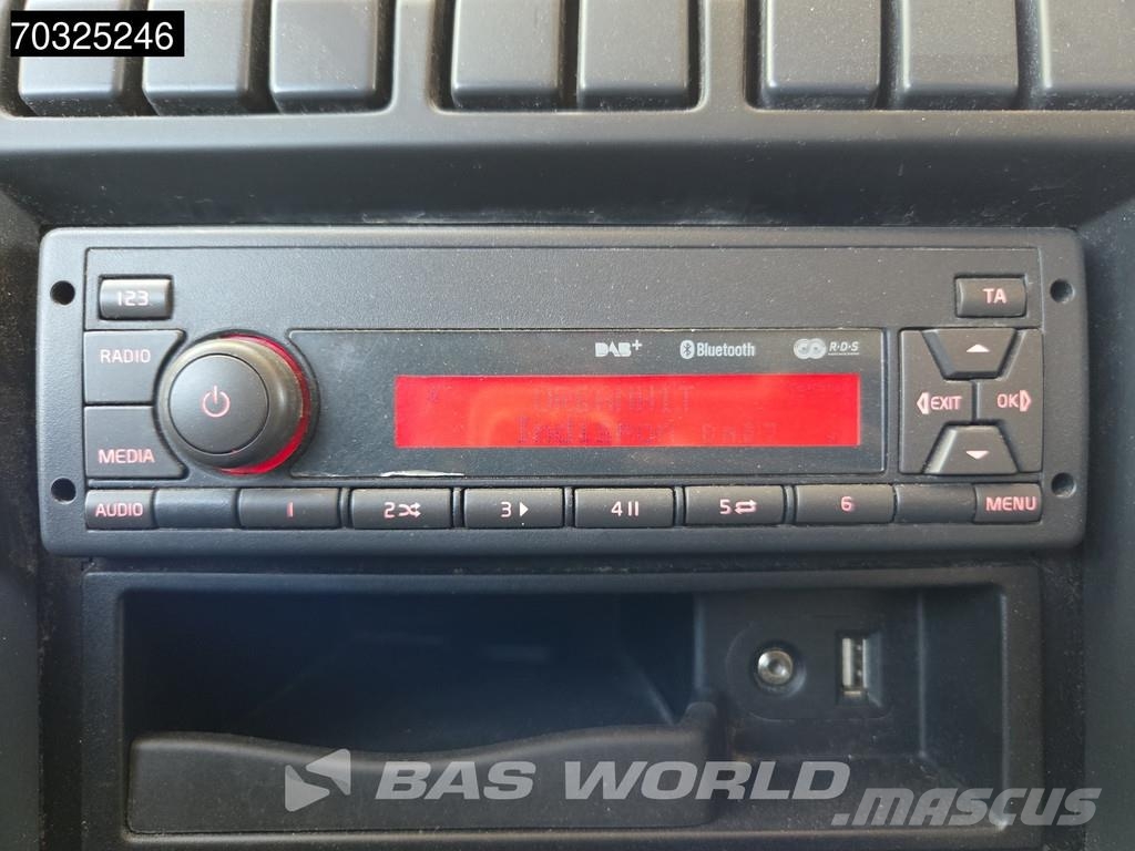 Renault D 240 D 4X2 12tons 1500kg tailgate Automatic Euro Camiones caja cerrada