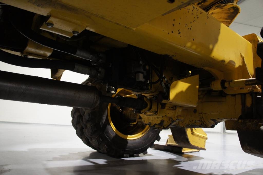 Komatsu -15% | PW118MR-8 – Koparka Kołowa + 3 łyżki Escavatori gommati