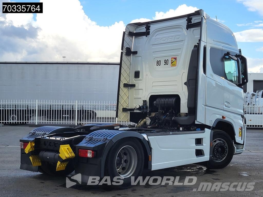 Ford F-Max 500 4X2 Retarder 2x Tanks Standklima Navi AC Tractor Units