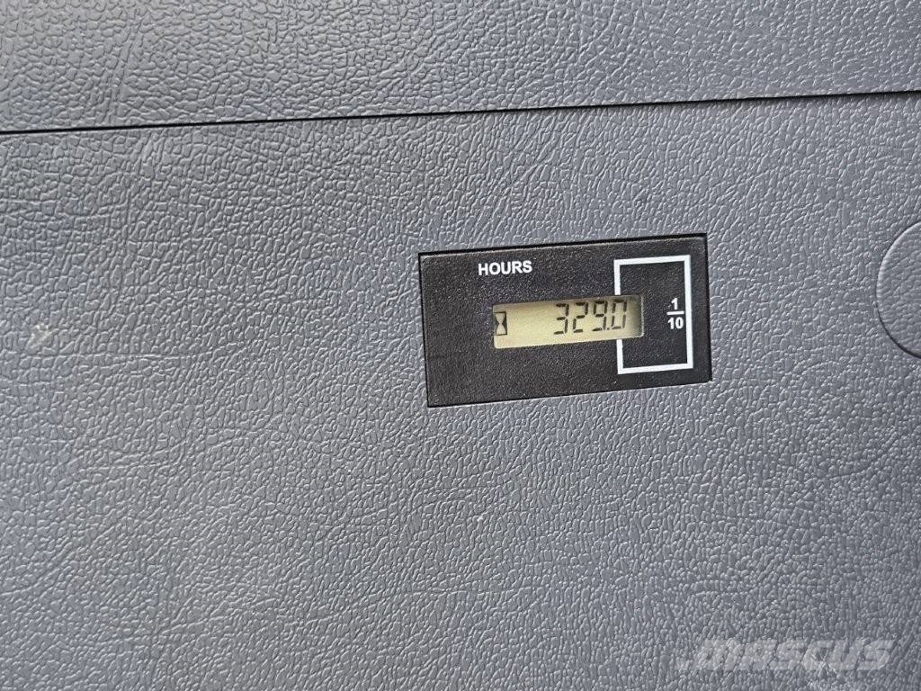 Hyundai HX180AL 履带挖掘机