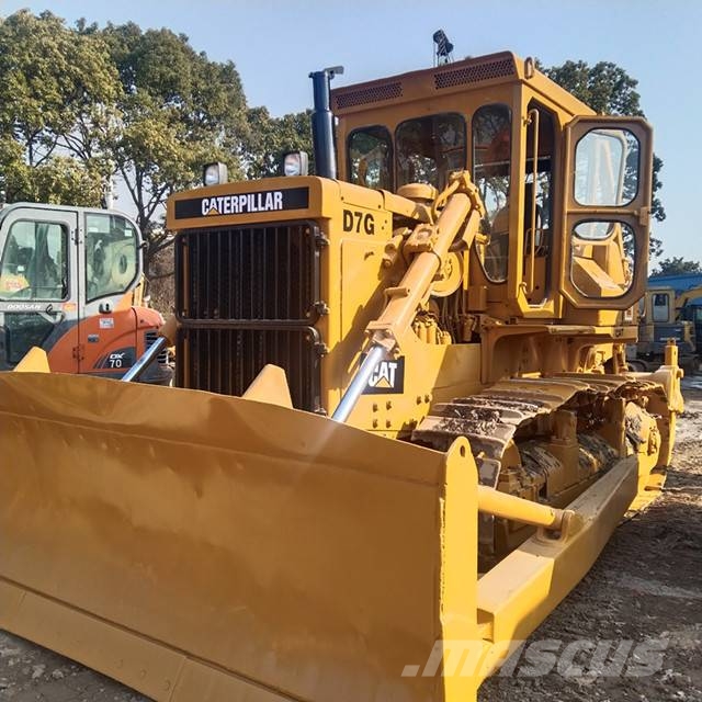 CAT D 7 G بلدوزرات مجنزرة