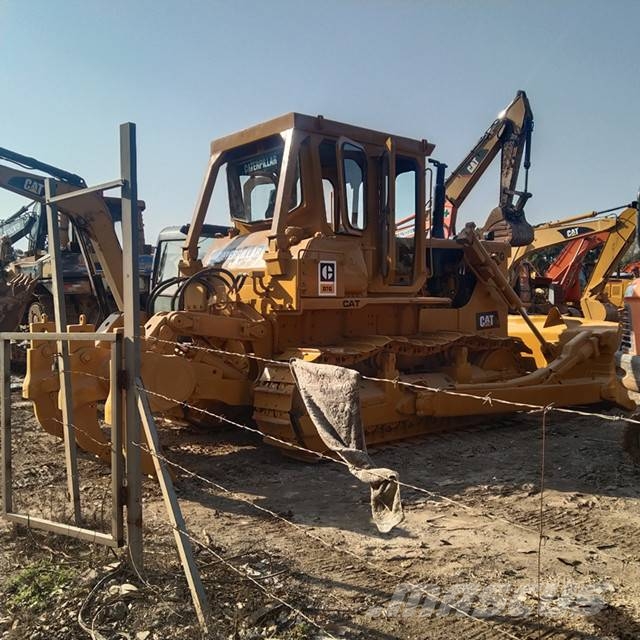 CAT D 7 G بلدوزرات مجنزرة