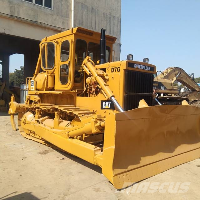 CAT D 7 G بلدوزرات مجنزرة