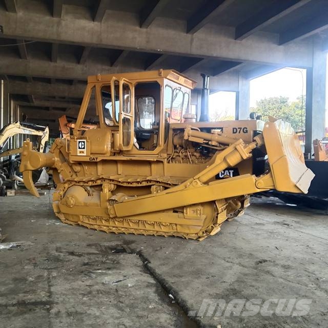 CAT D 7 G بلدوزرات مجنزرة