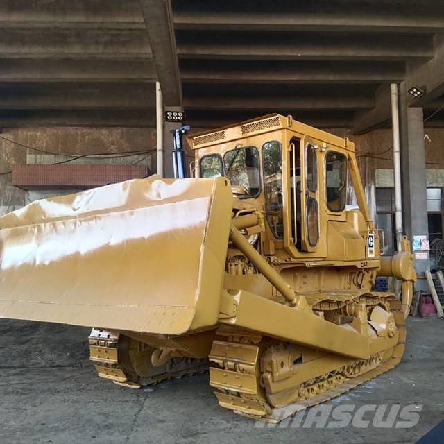 CAT D 7 G بلدوزرات مجنزرة