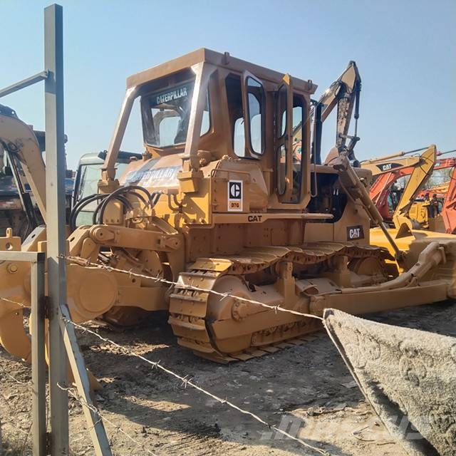 CAT D 7 G بلدوزرات مجنزرة