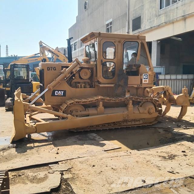 CAT D 7 G بلدوزرات مجنزرة