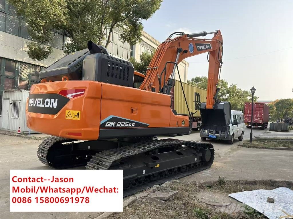 Develon DX 225 LC Crawler excavators