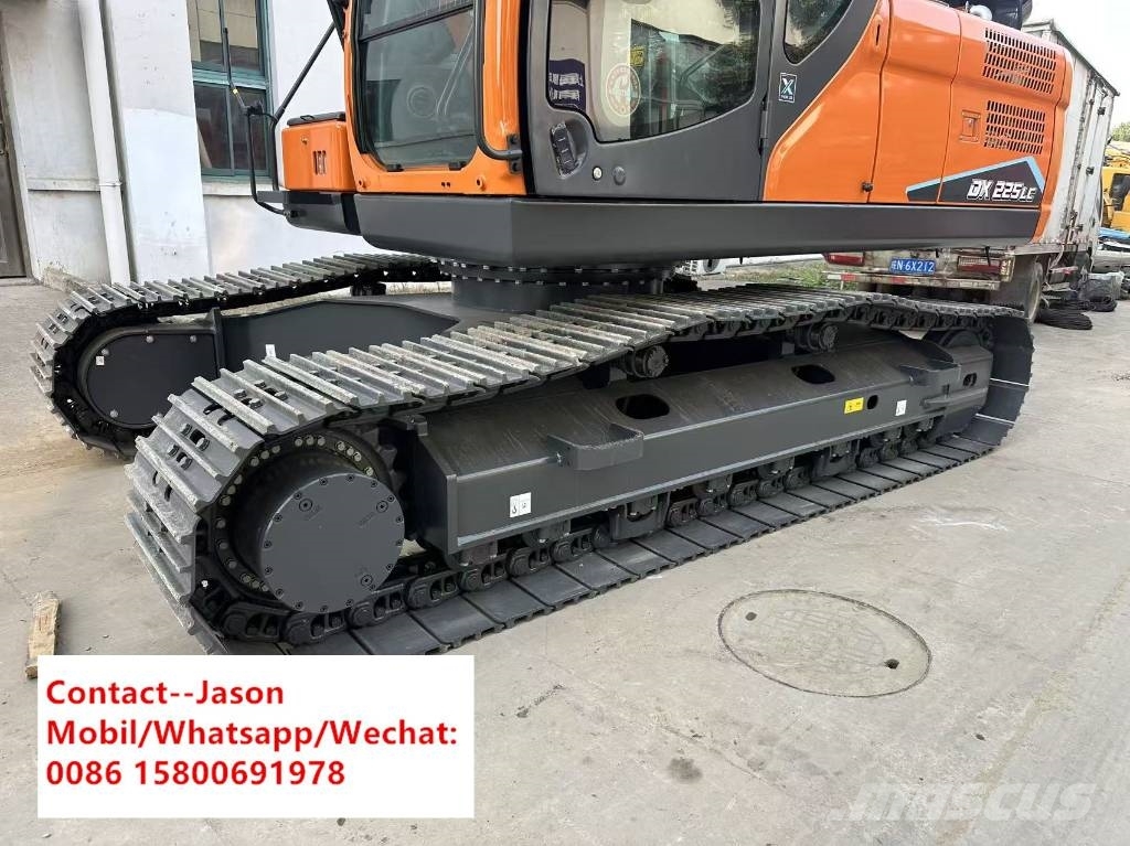 Develon DX 225 LC Crawler excavators