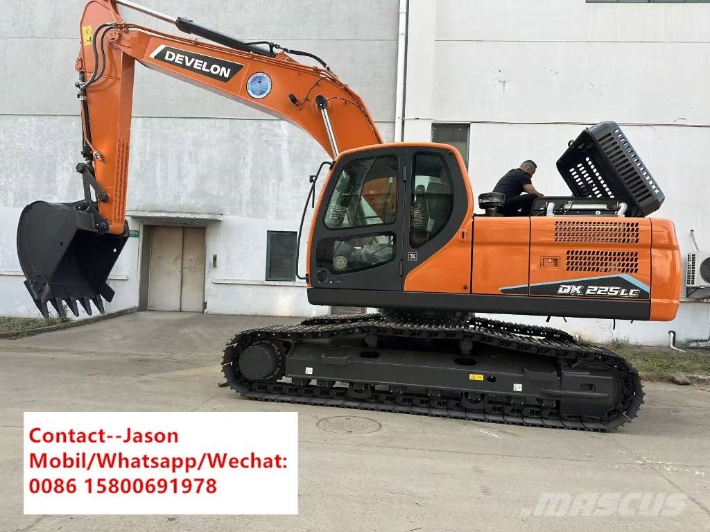 Develon DX 225 LC Crawler excavators