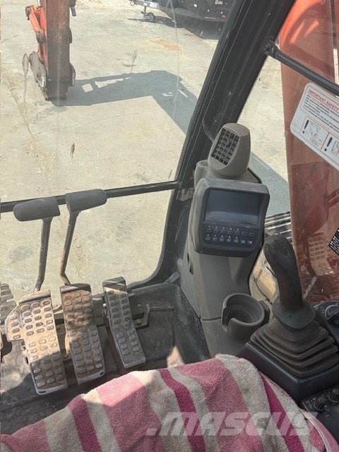 Hitachi ZX 225 Rupsgraafmachines