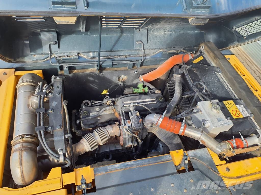 Hyundai HX260NL Гусеничні екскаватори