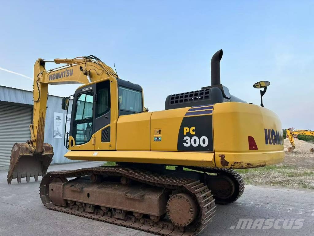 Komatsu PC 300 대형 굴삭기 29톤 이상