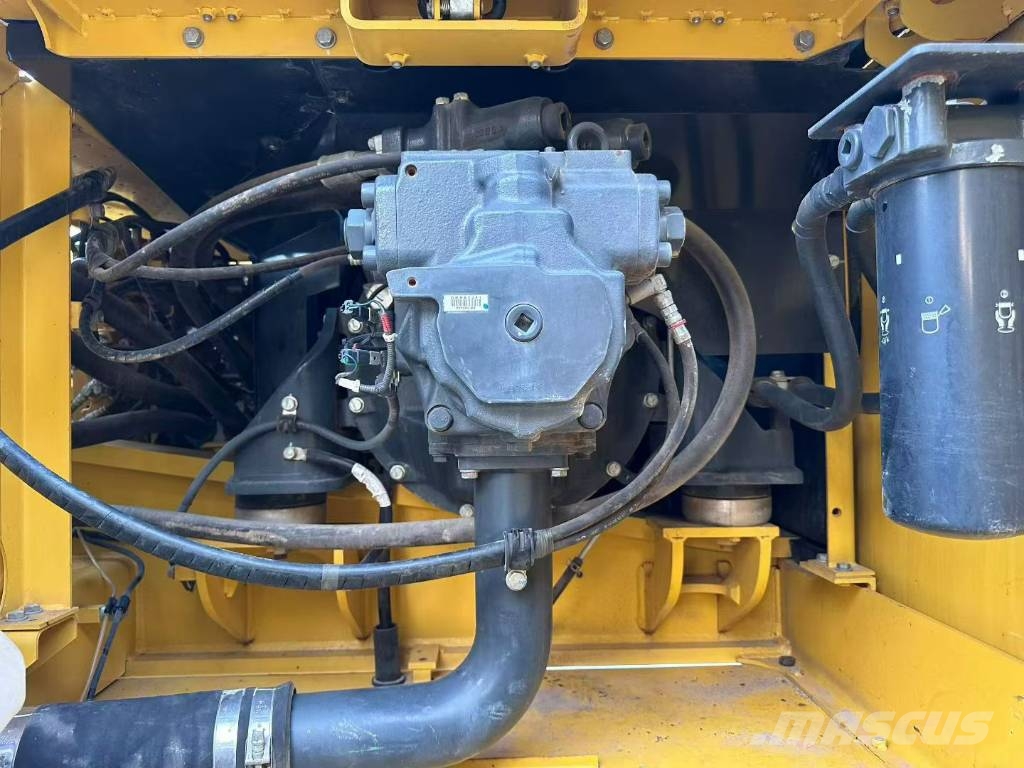 Komatsu PC 300 대형 굴삭기 29톤 이상
