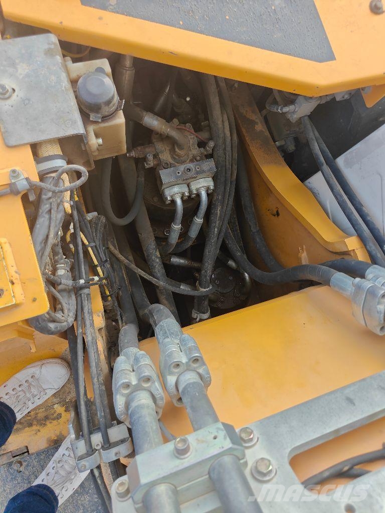 Liebherr R 926 Litronic Pelle sur chenilles