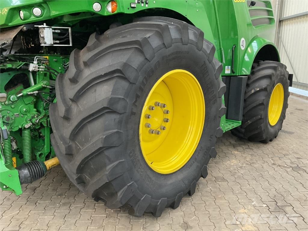 John Deere 8800i Szecskázók