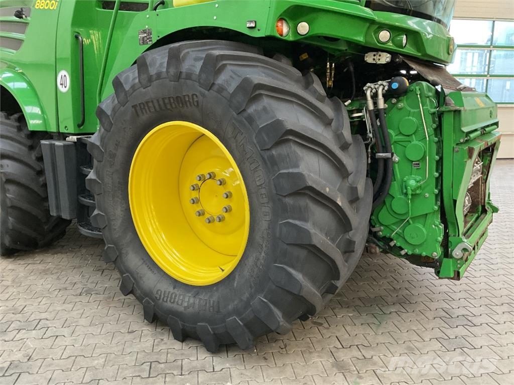 John Deere 8800i Szecskázók