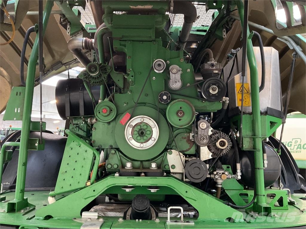 John Deere 8800i Szecskázók