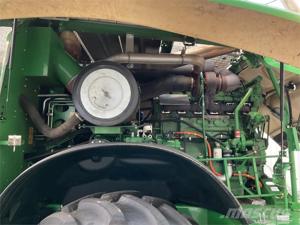 John Deere 8800i Szecskázók