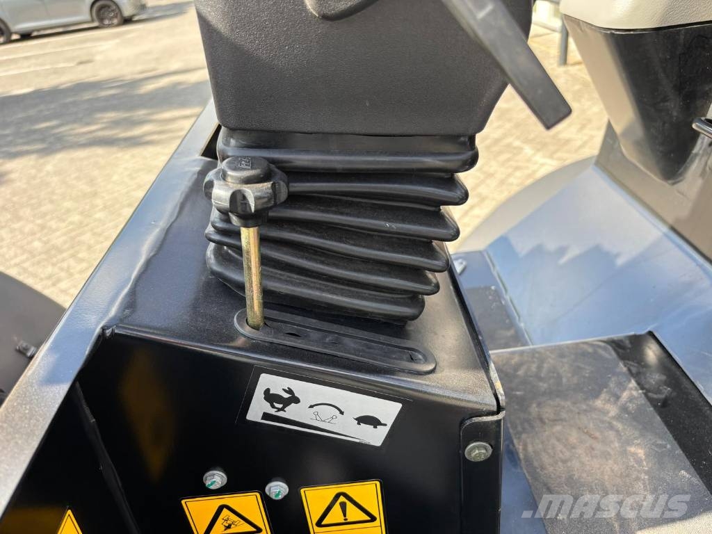 JCB 403 Smart Power Minicargadoras