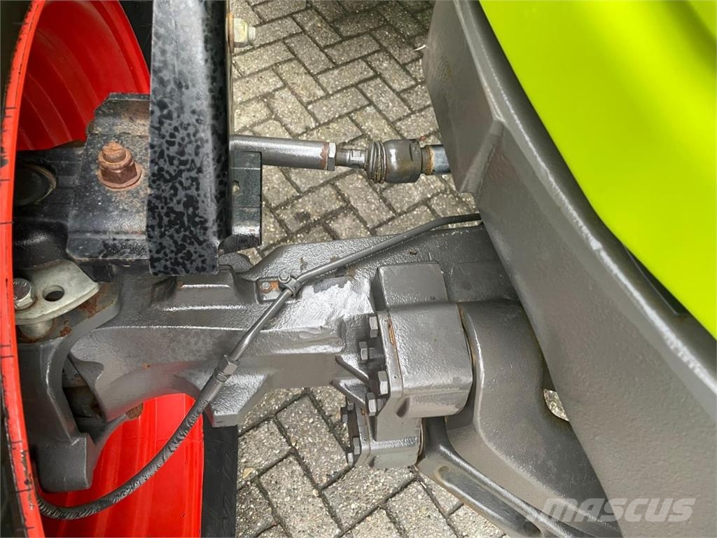 CLAAS Axion 830 트랙터
