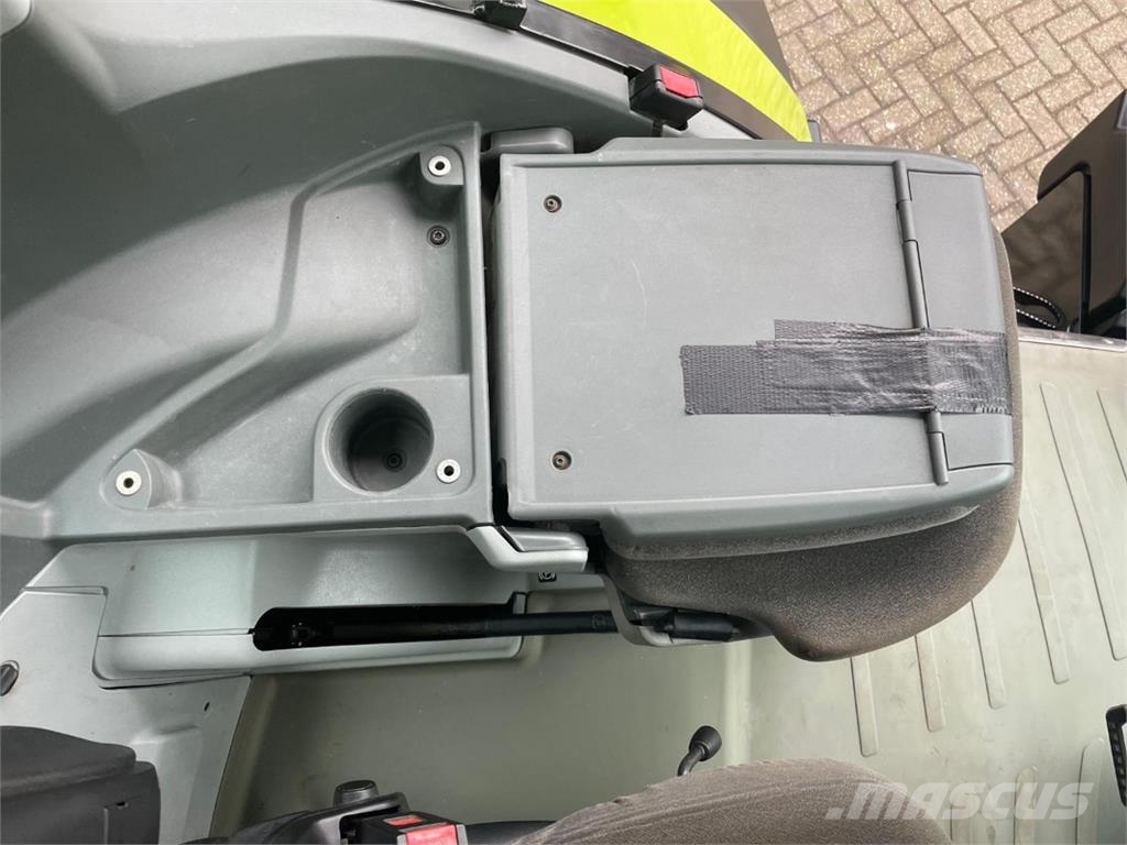 CLAAS Axion 830 트랙터