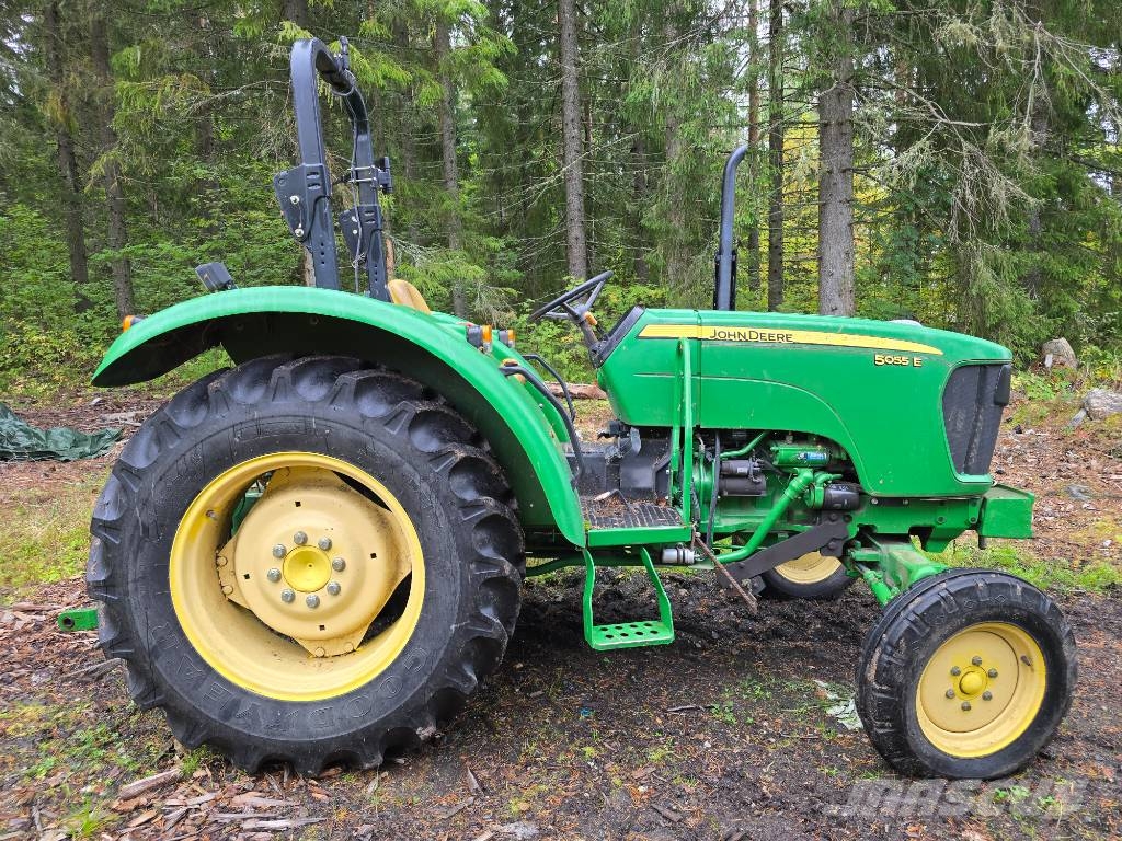 John Deere 5055E