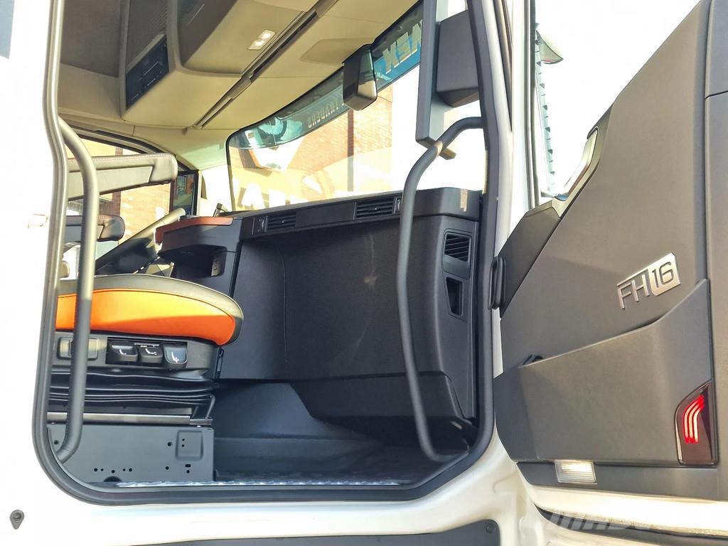Volvo FH 16.700 Globetrotter 4x2 - NEW - Retarder - I pa Çekiciler