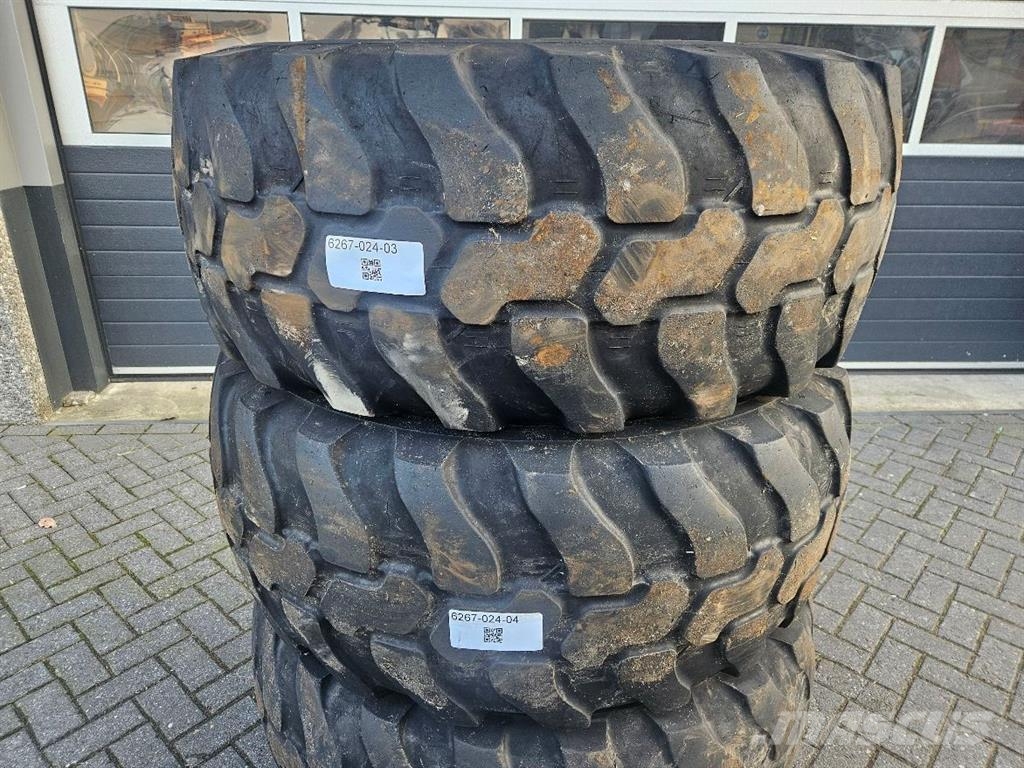 Dunlop 405/70R18 (15.5/70R18)-Tire/Reifen/Band Gume, točkovi i felne