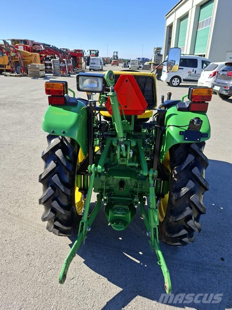 John Deere 3028EN Traktori