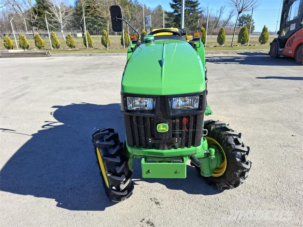 John Deere 3028EN Traktori