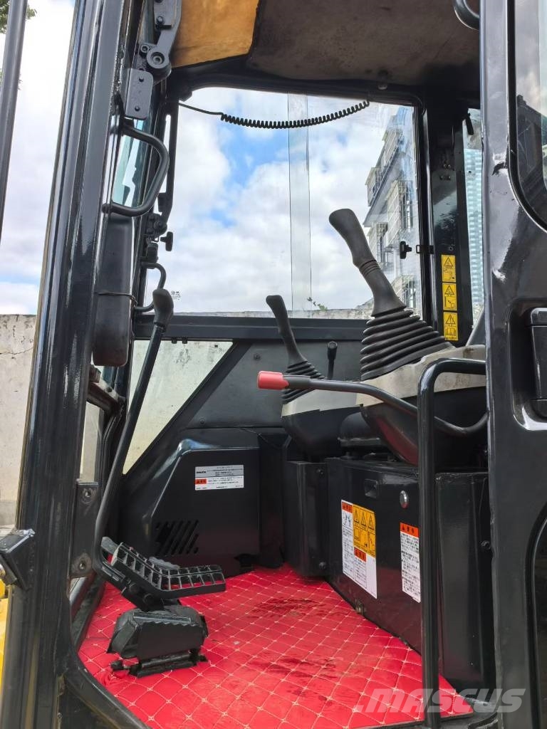 Komatsu PC 50 MR 小型挖掘机