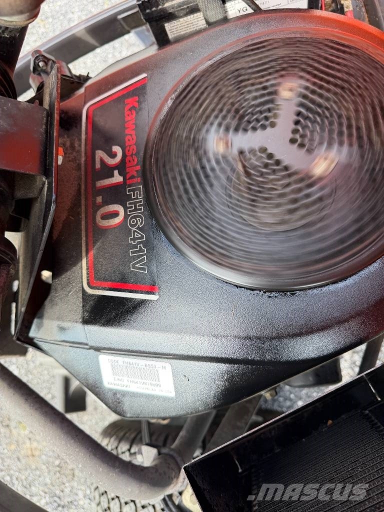 Husqvarna 4WD PF21 AWD åkgräsklippare 39.000+moms Traktorske kosilice