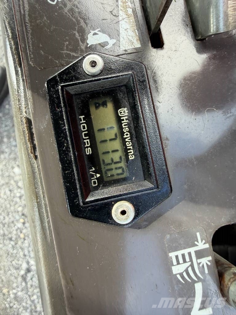 Husqvarna 4WD PF21 AWD åkgräsklippare 39.000+moms Traktorske kosilice