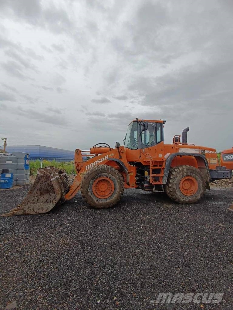 Doosan DL 350 Gumikerekes homlokrakodók