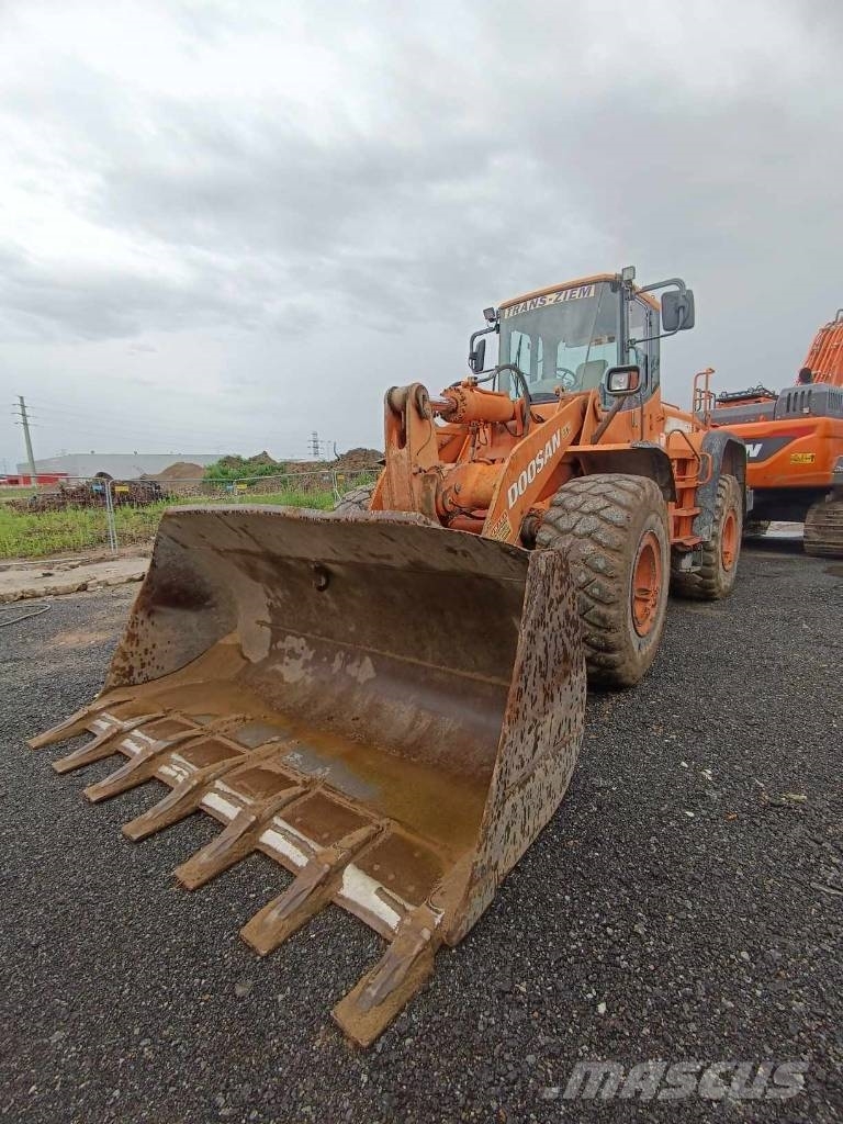 Doosan DL 350 Gumikerekes homlokrakodók