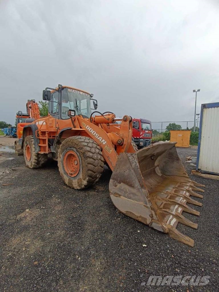 Doosan DL 350 Gumikerekes homlokrakodók