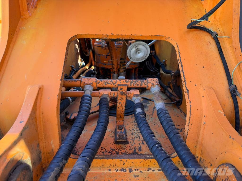 Fiat-Hitachi FH 220 LC Excavadoras sobre orugas