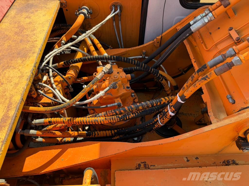 Fiat-Hitachi FH 220 LC Excavadoras sobre orugas