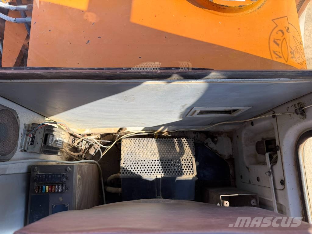 Fiat-Hitachi FH 220 LC Excavadoras sobre orugas