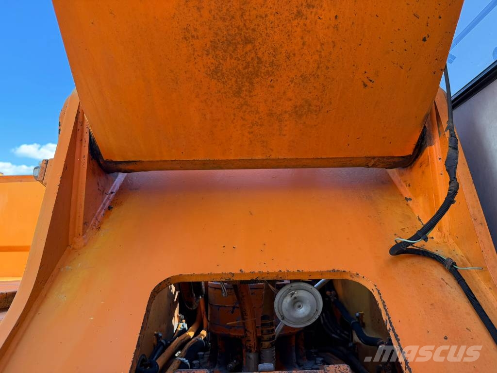 Fiat-Hitachi FH 220 LC Excavadoras sobre orugas