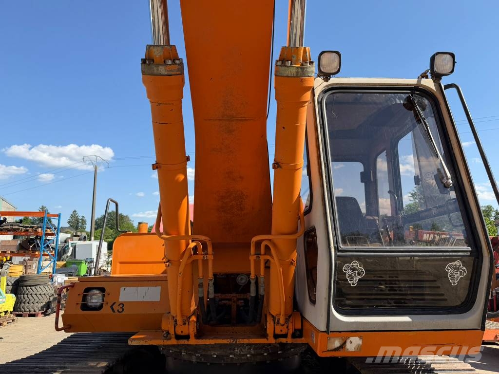 Fiat-Hitachi FH 220 LC Excavadoras sobre orugas