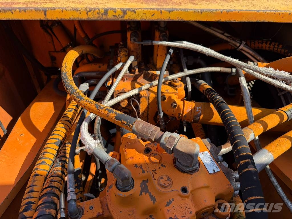 Fiat-Hitachi FH 220 LC Excavadoras sobre orugas