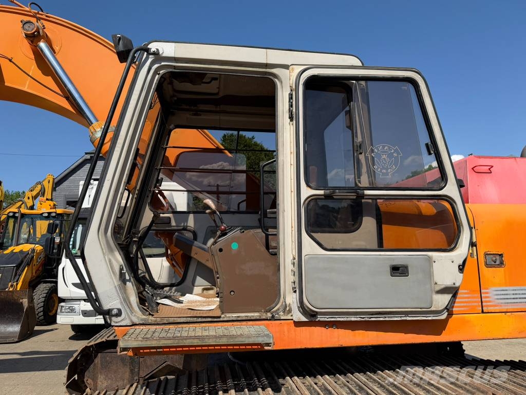 Fiat-Hitachi FH 220 LC Excavadoras sobre orugas