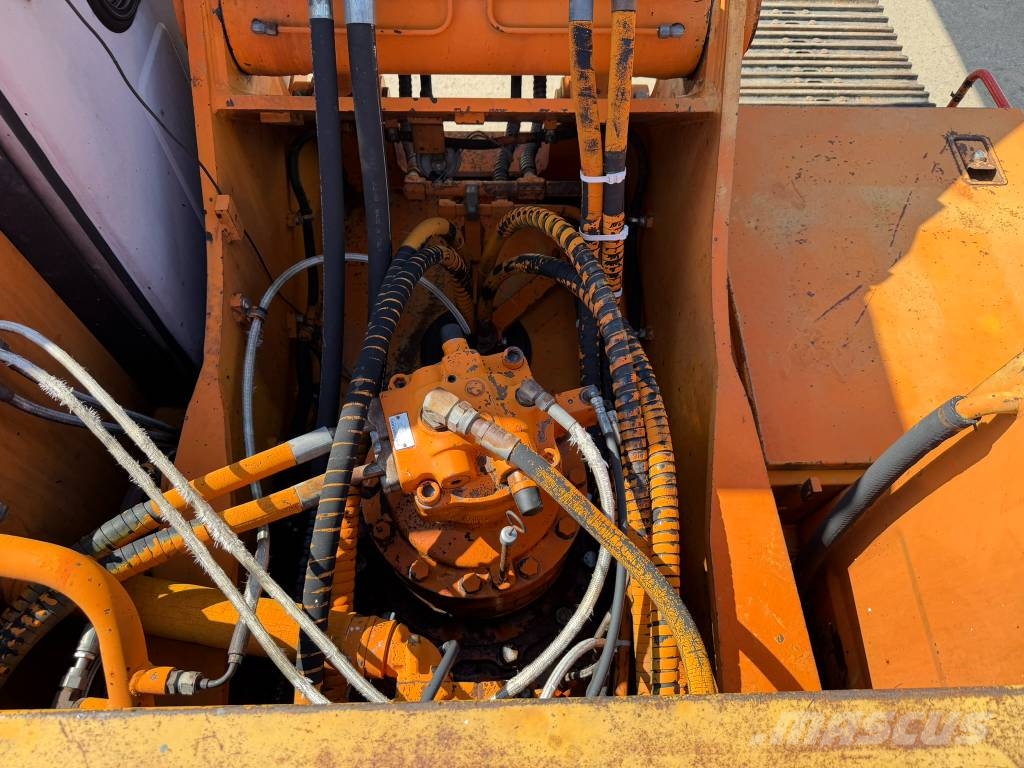 Fiat-Hitachi FH 220 LC Excavadoras sobre orugas