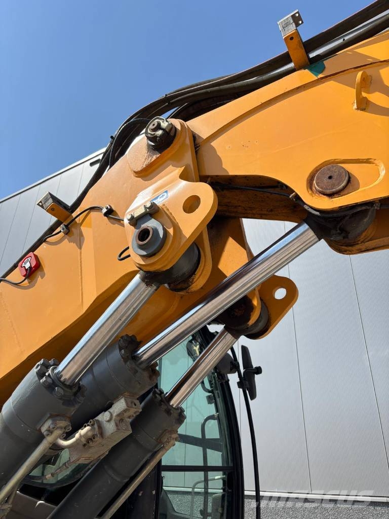 Liebherr R 914 Compact Litronic Pelle sur chenilles